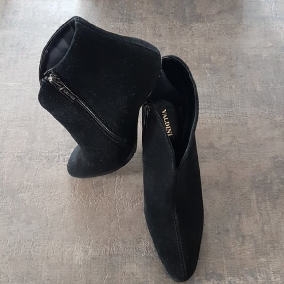 Valdini by Bessie Suede Ankle Boot - Black Size 7 - Picture 1 of 7